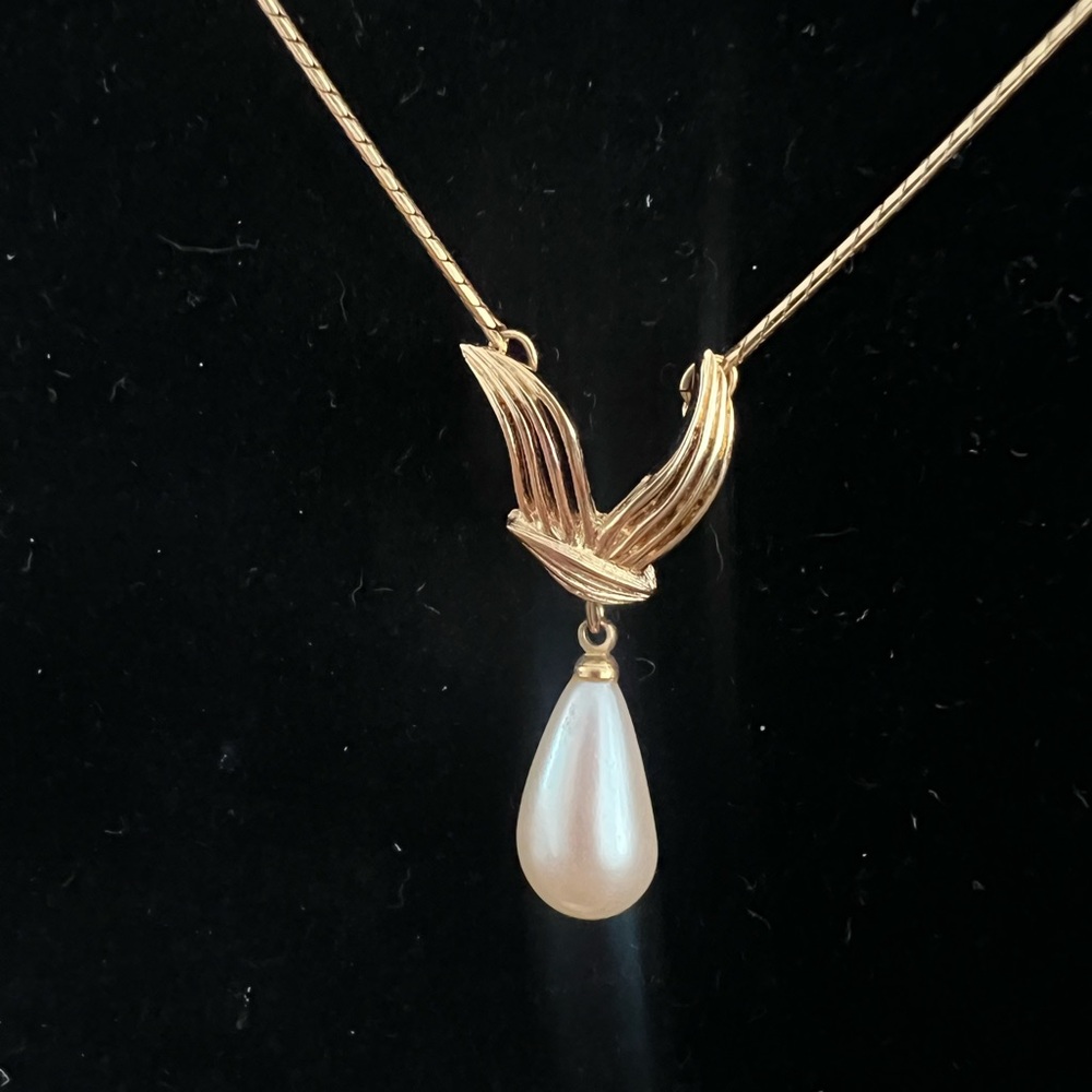 Vintage Richelieu Pearl Drop Necklace - Picture 2 of 4